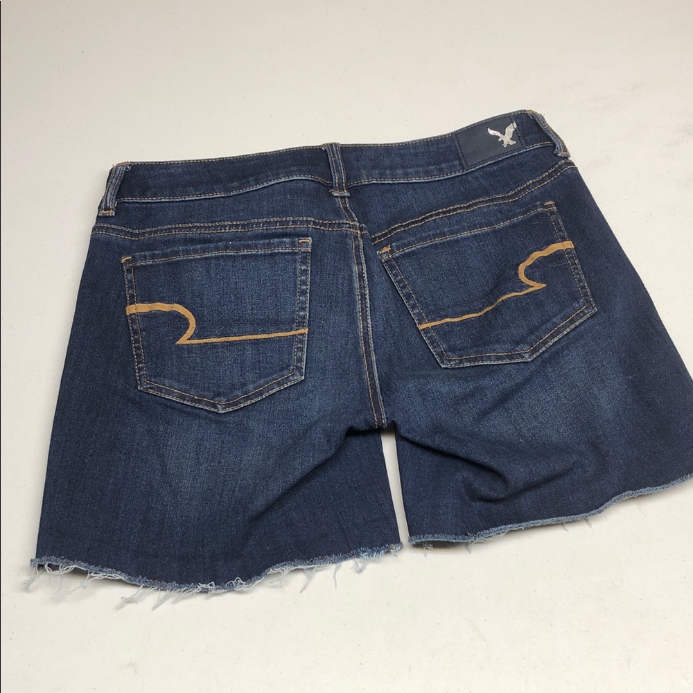LIKE NEW AMERICAN EAGLE MIDI JEAN SHORTS 4/27 ⭐️